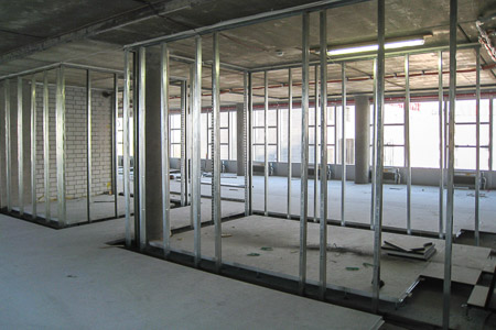 Nach dem Rückbau werden neue Trockenbauwände eingezogen.